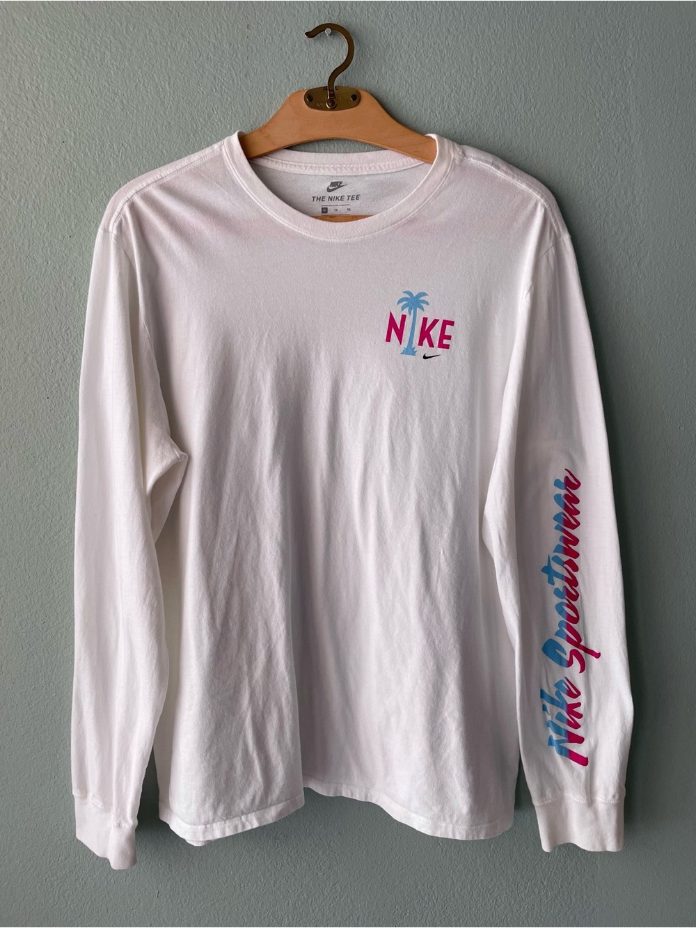 🌱5/$25🌱 Nike | Athletic Cut Tropical White Long Sleeve Tee